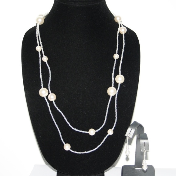 VINTAGE white pearl double strand necklace. 20 inch and 22 inch lengths - Picture 4 of 4